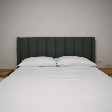 The Minimalist Escape Kamez