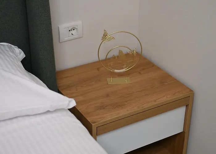 The Minimalist Escape Kamez