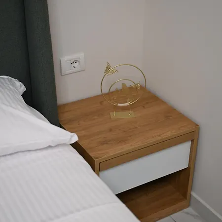 The Minimalist Escape Kamez